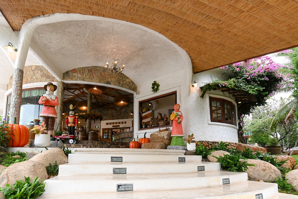 Swiss Valley Hip Resort Ratchaburi 2/50