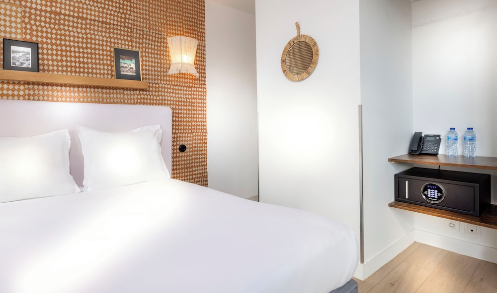 HOTEL EMILE 33/49