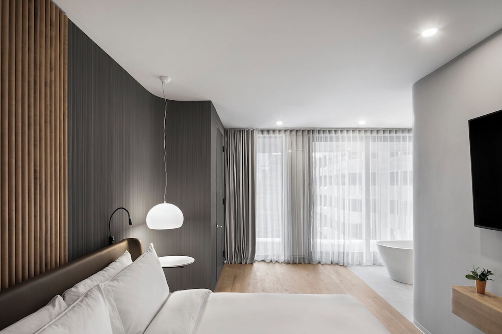 EXECUTIVE, STUDIO, SUITE