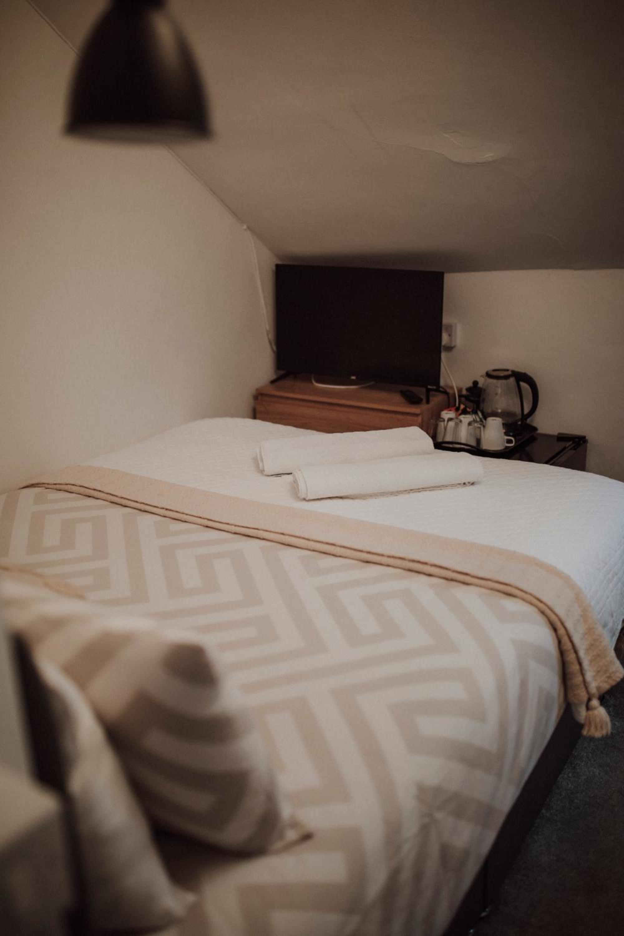 Room, Twin Beds, External Bathroom