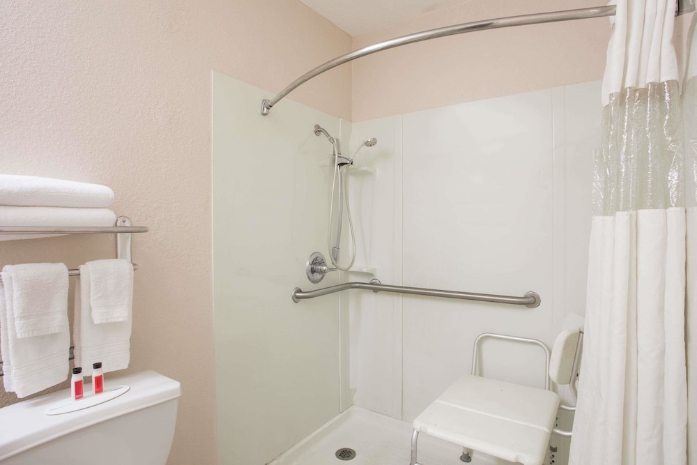 Days Inn By Wyndham Ormond Beach 16/16