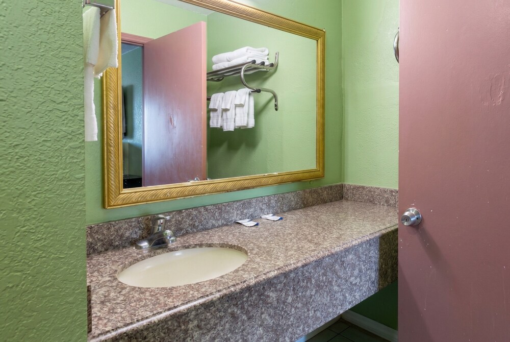 2 Full Beds Non-Smoking، Budget Inn Jennings LA I-10 9/10