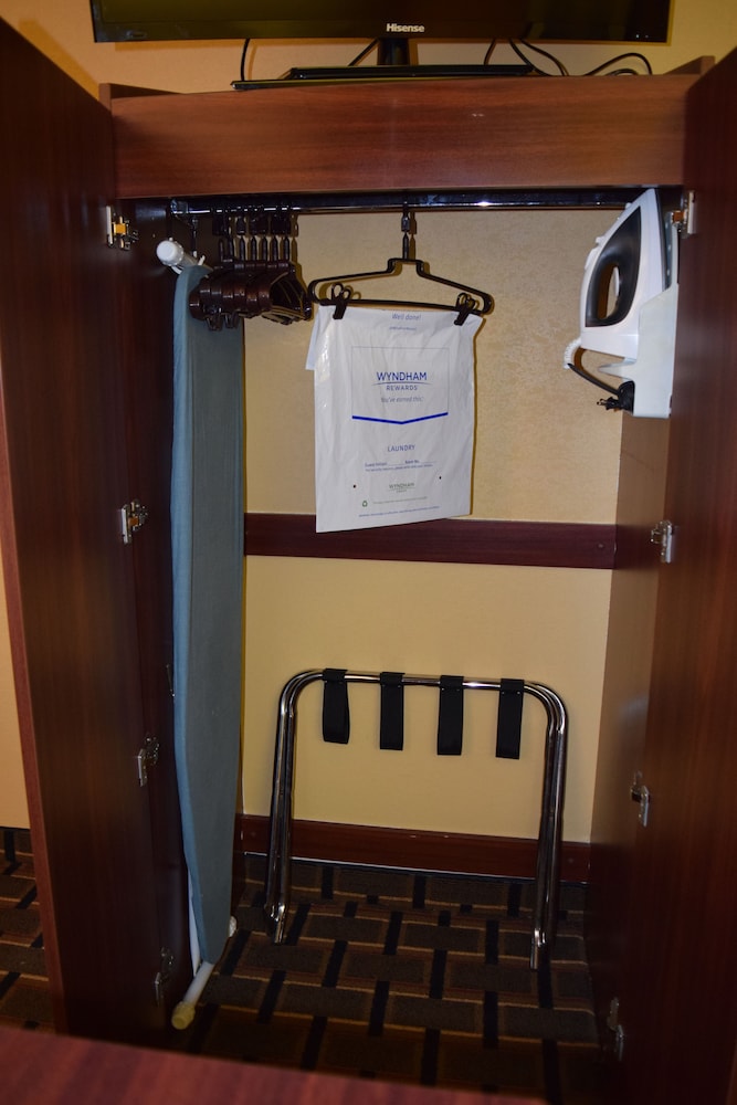 Microtel Inn & Suites by Wyndham Rock Hill/Charlotte Area 32/46