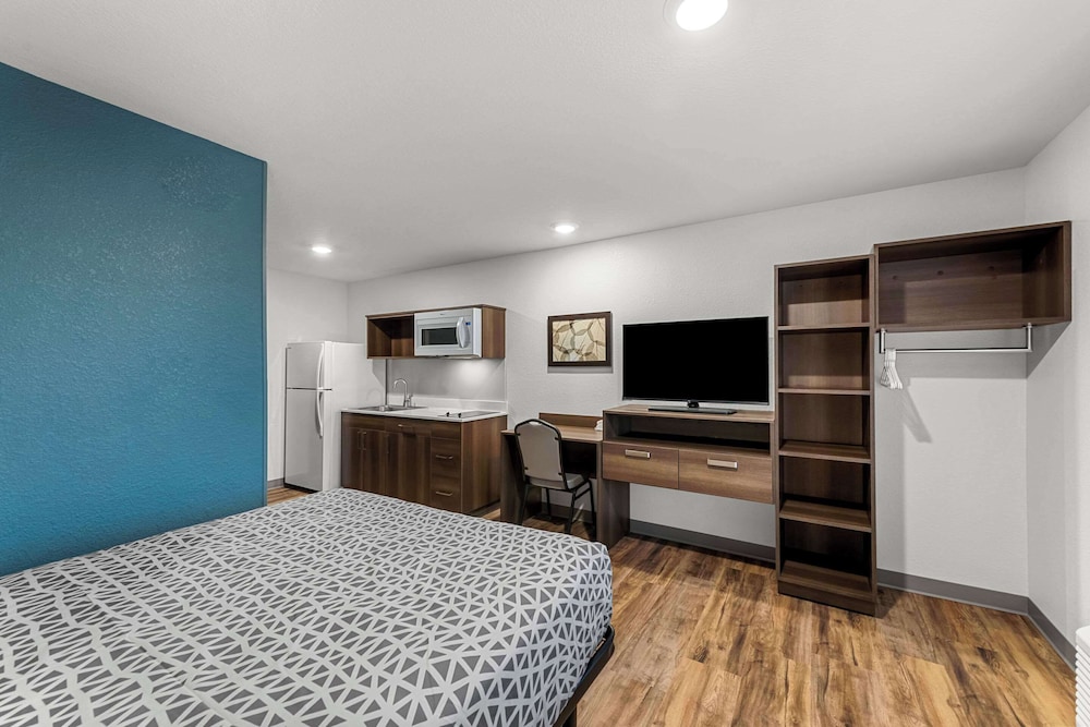 Woodspring Suites Kansas City Airport photo5