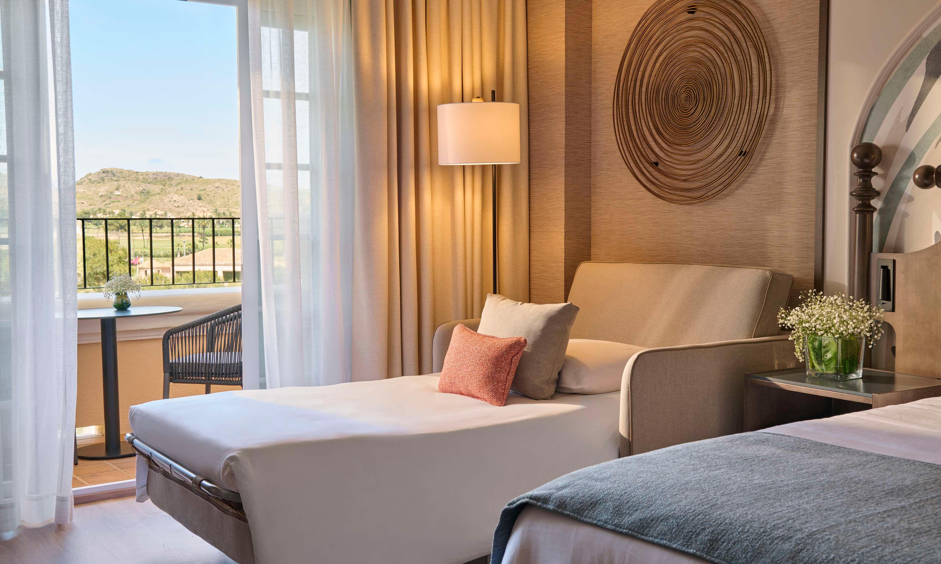 Room, King Bed, Golf Course View, Balcony 5/5