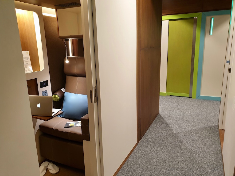 Sleep N Fly Sleep Lounge A Gates Terminal 3 Transit Only 46/50