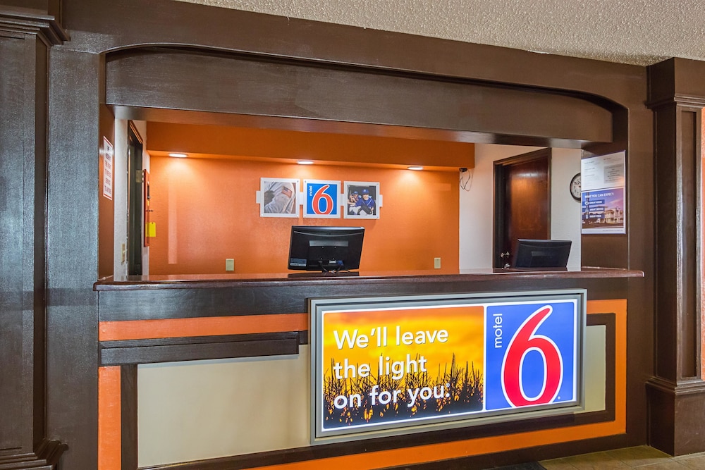 Motel6 Waterloo, IA - Crossroads Mall - Cedar Falls 12/49