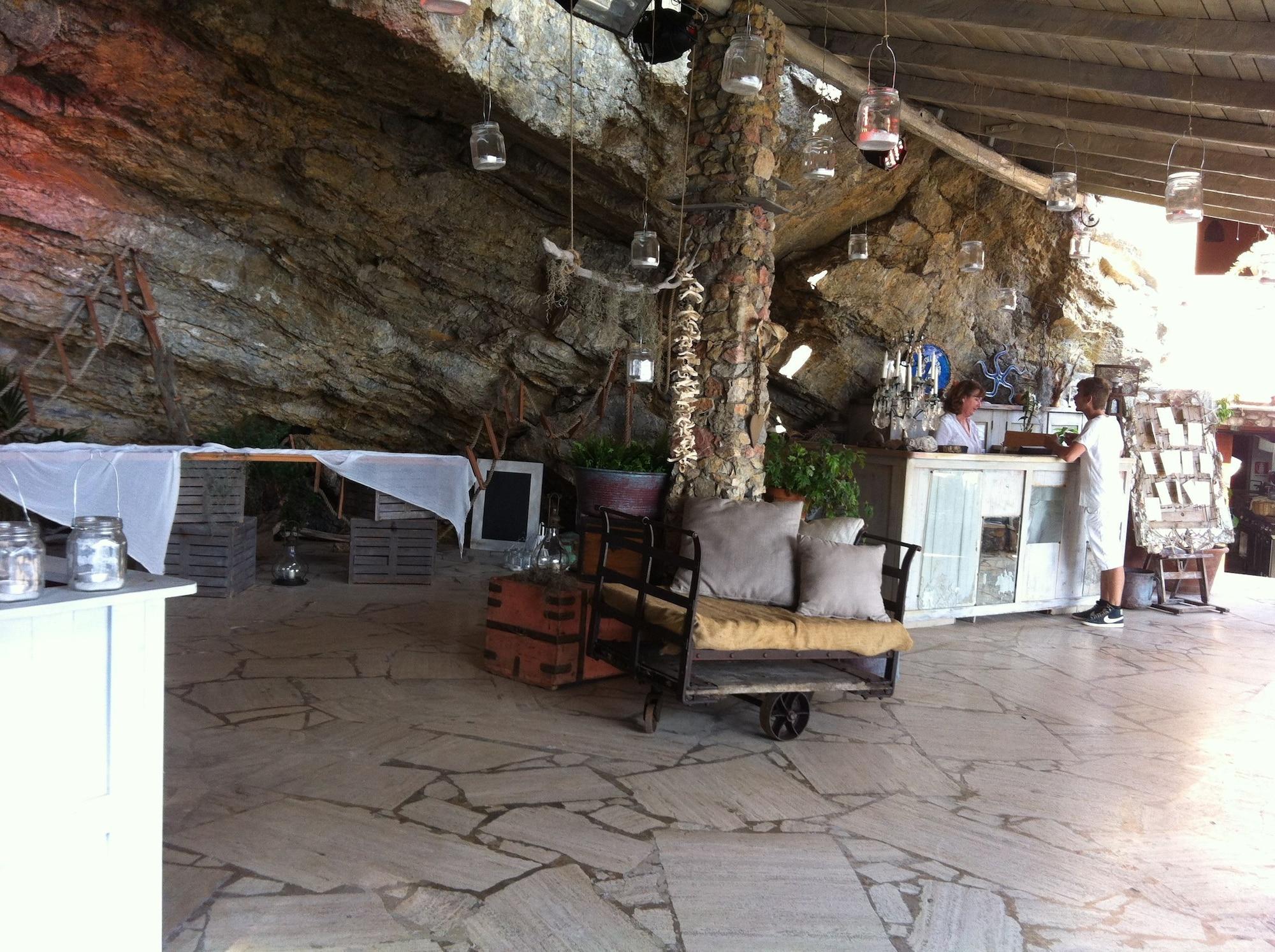 Eco Del Mare Night And Day Beach Club 1/15