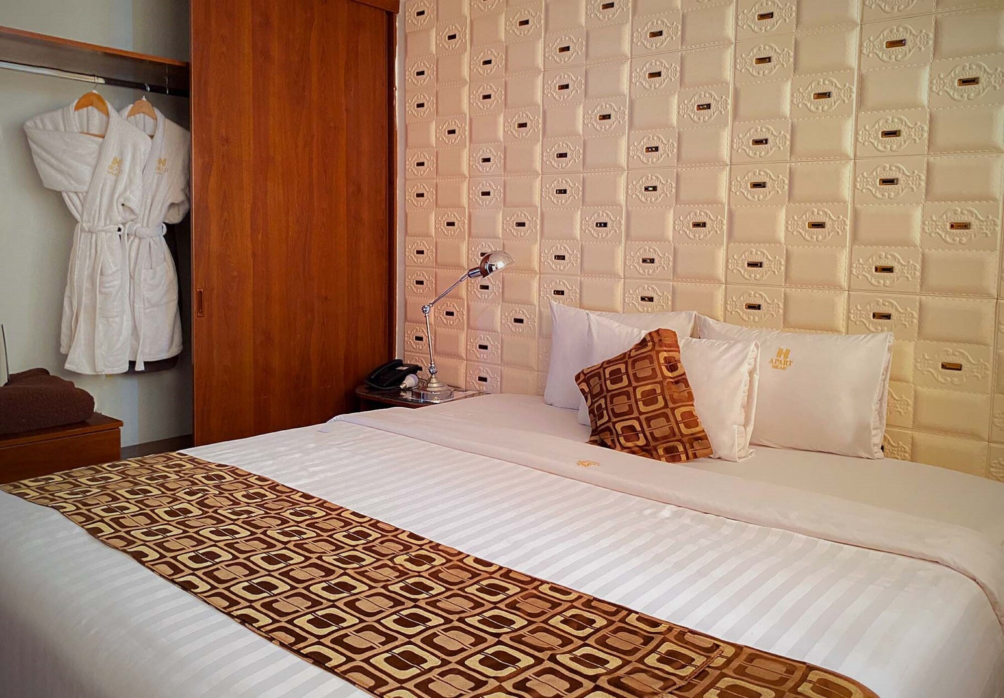 PREMIUM, KING BED