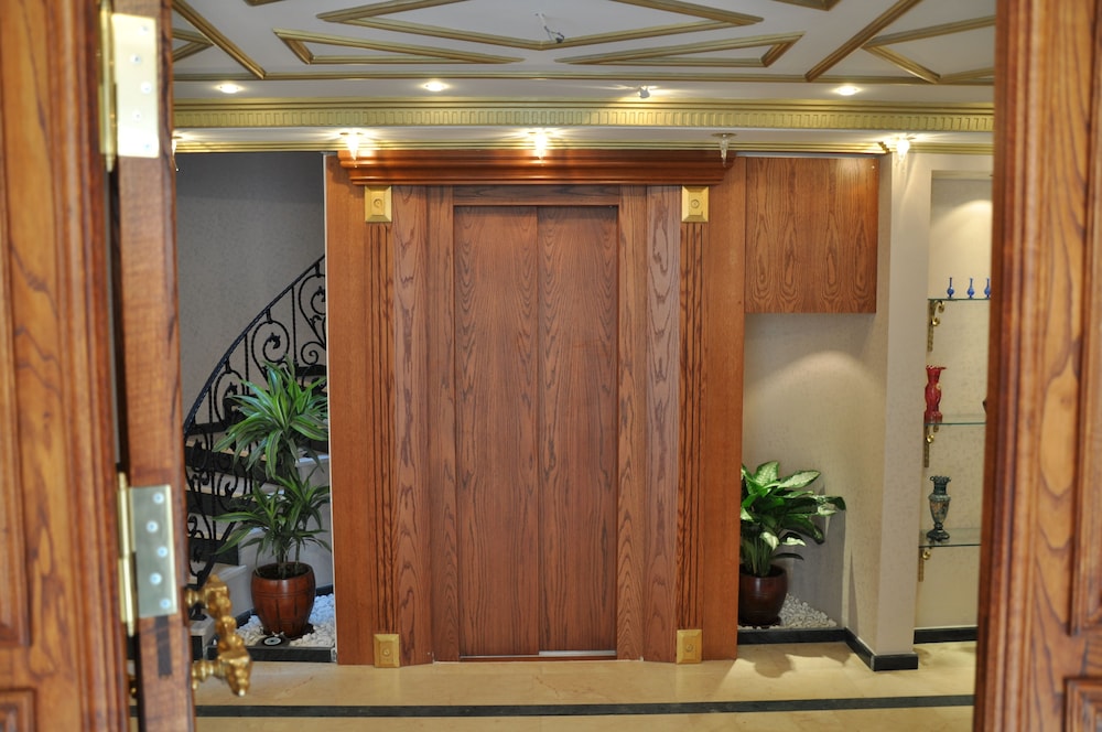 Aruna Hotel 6/50