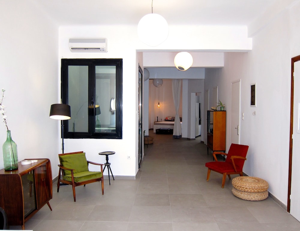 Concierge Athens I 10/50