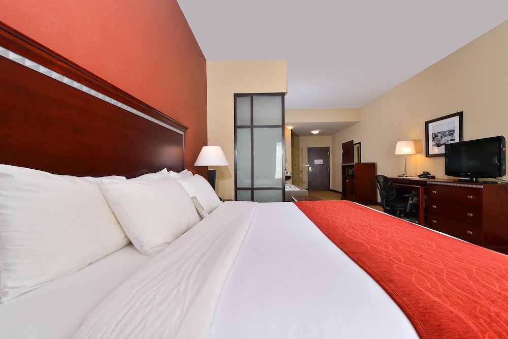 Comfort Suites At Lake Worth 15/47