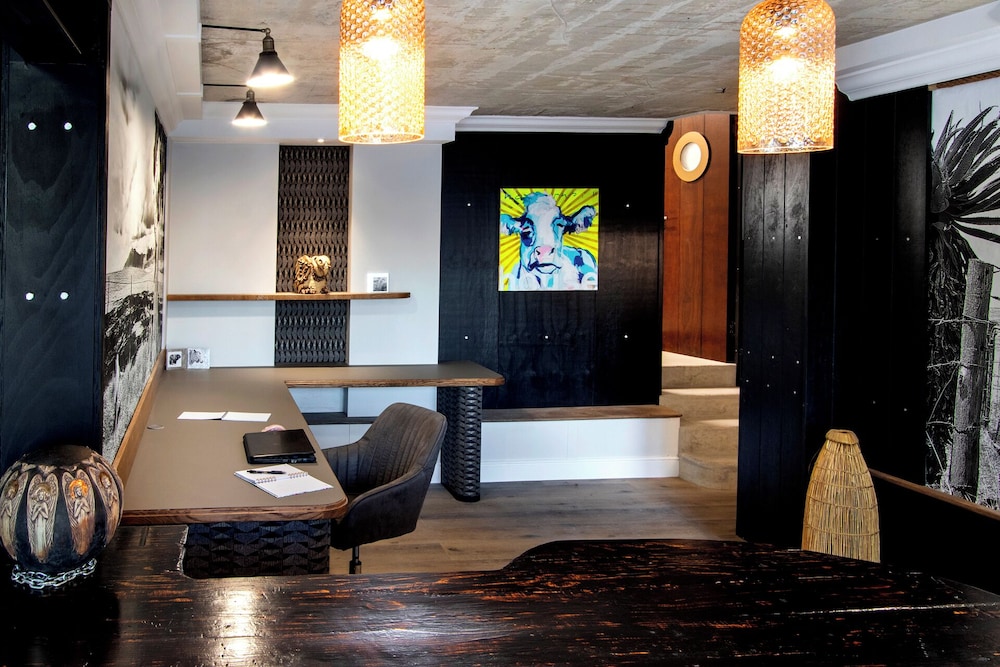 Hornbill House 39/49