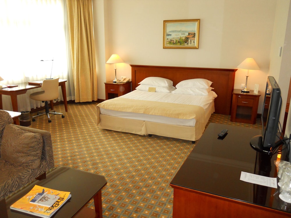 Hotel Midi 12/38