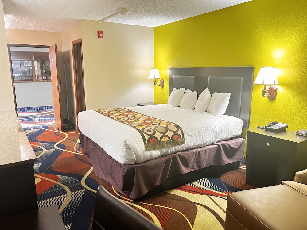 Apple Tree Inn and Suites 16/62