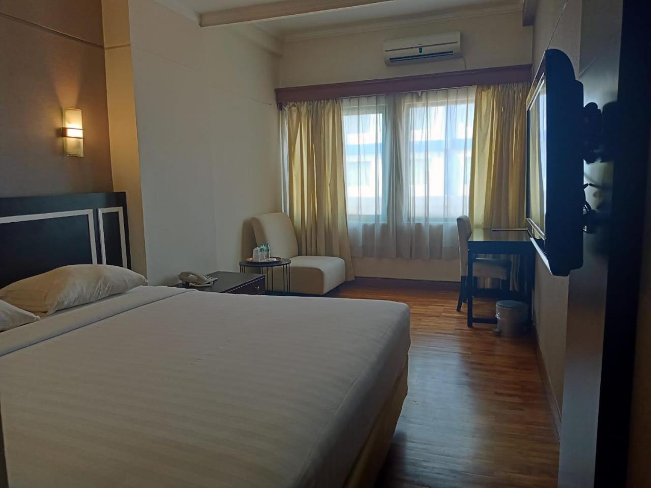 Hotel Mega Cikini 10/28