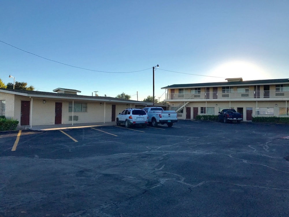 Scottish Inns & Suites 8/46
