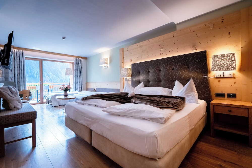 جناح جونيور بسرير كوين، Hotel Cesa Tyrol 2/4
