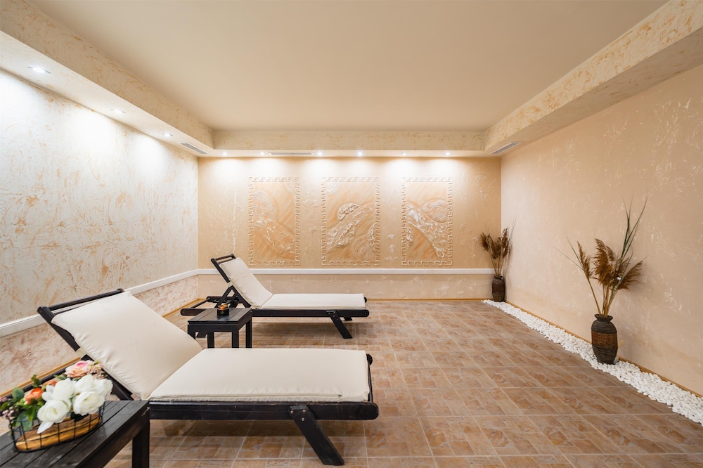 swimming pool spa