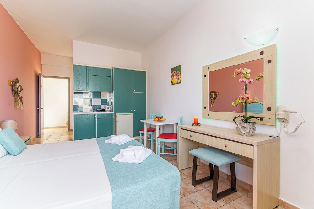 THEONI APARTMENTS 21/63