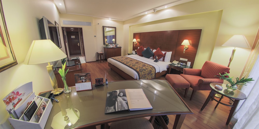 THE LALIT MUMBAI 47/67