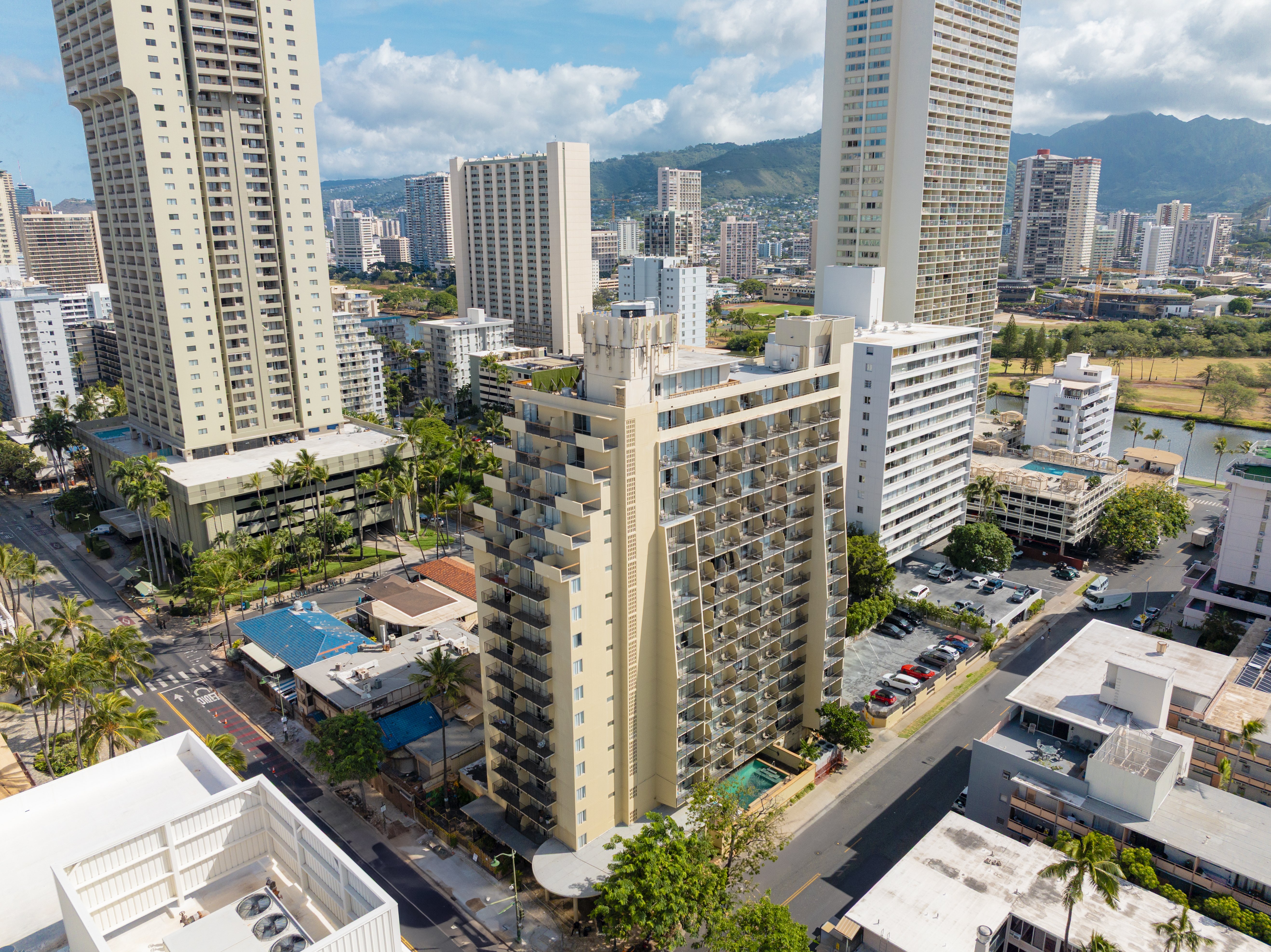 Ohia Waikiki Studio Suites 6/99