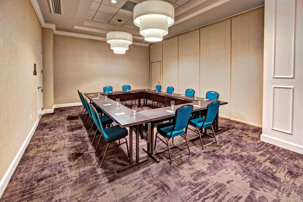 HILTON GARDEN INN NASHVILLE BRENTWOOD 56/75