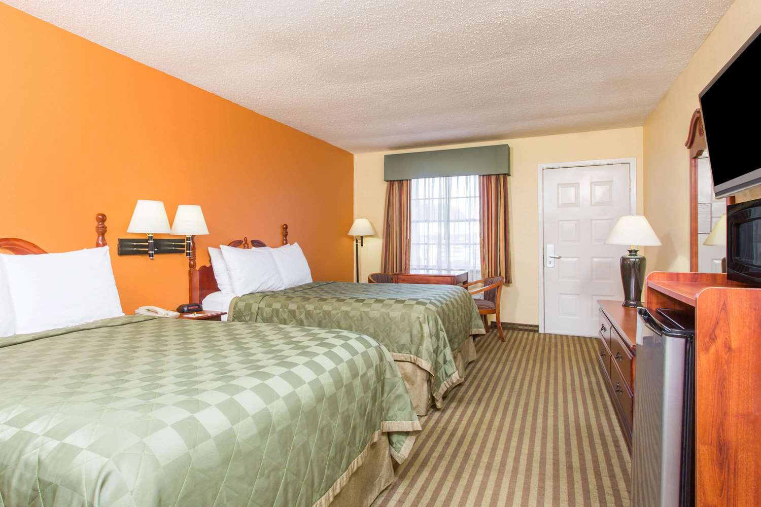 Days Inn By Wyndham Orange 12/25