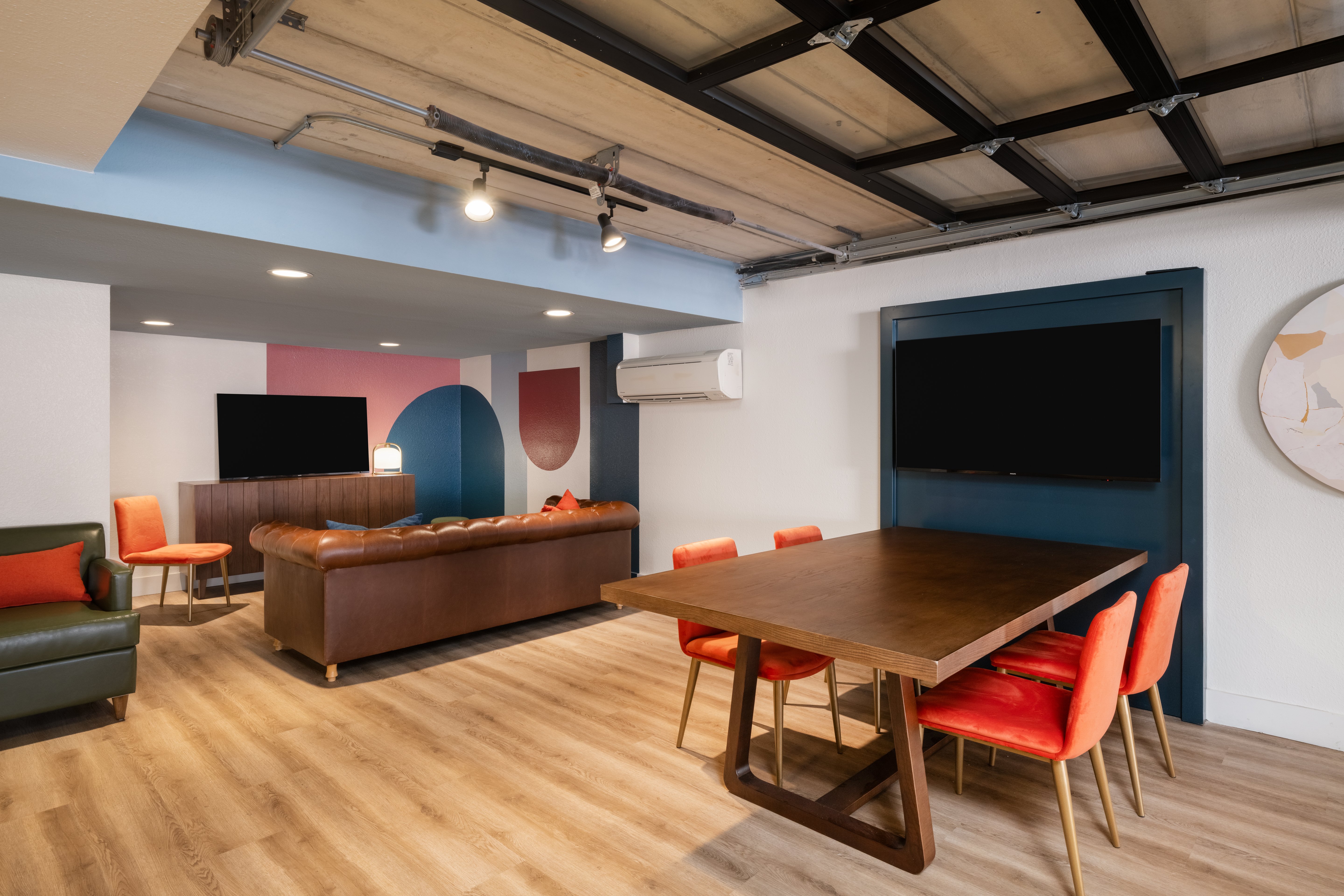 voco College Station Aggieland by IHG 34/46