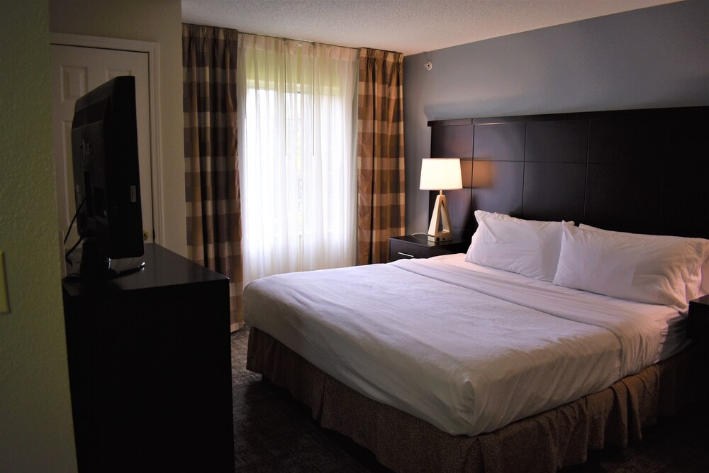 Staybridge Suites Cranbury-South Brunswick 19/75