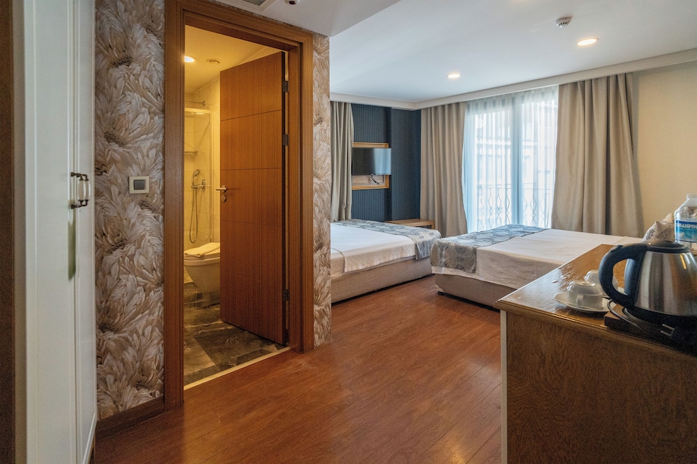 غرفة رباعية بسرير مزدوج وسريرين منفصلين، Eliza Hotel 9/10