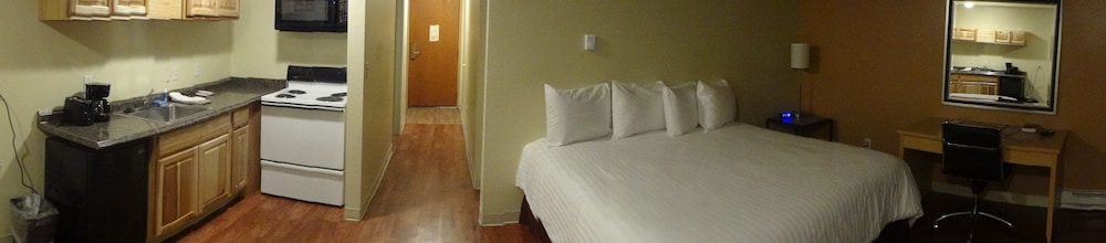 Interurban Suites Hotel, a Dazzler Select by Wyndham 20/69