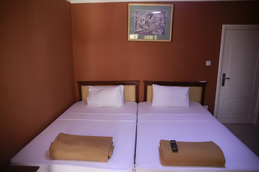 Mansea Beach Hotel 32/65