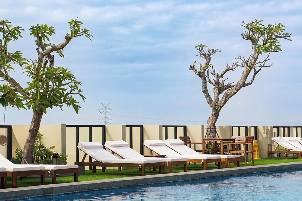 Swiss-Belhotel Airport Yogyakarta 60/68