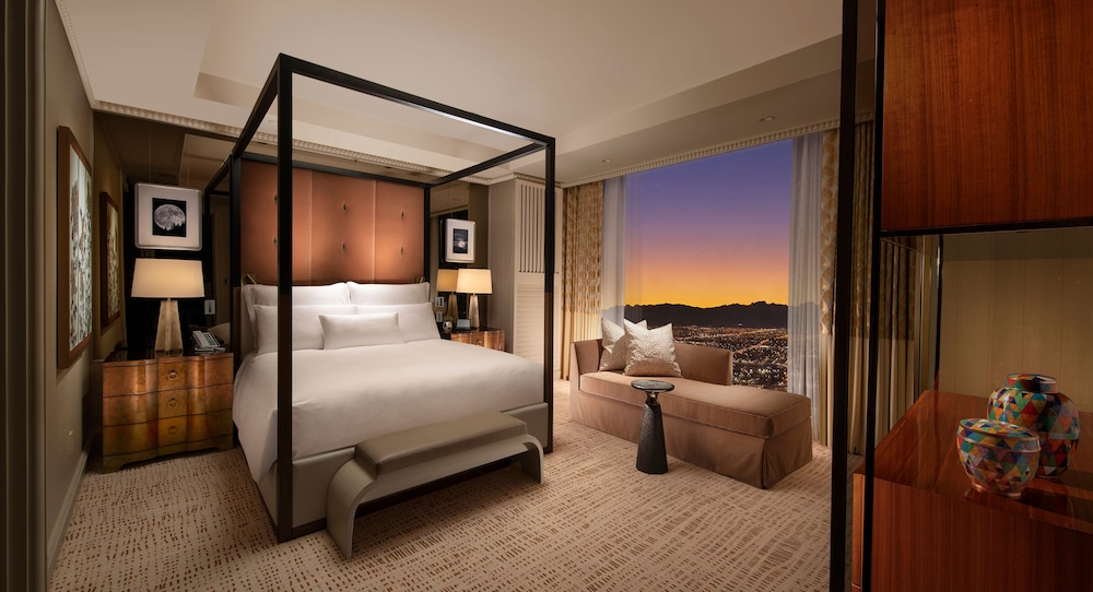 TOWER, SUITE, KING BED