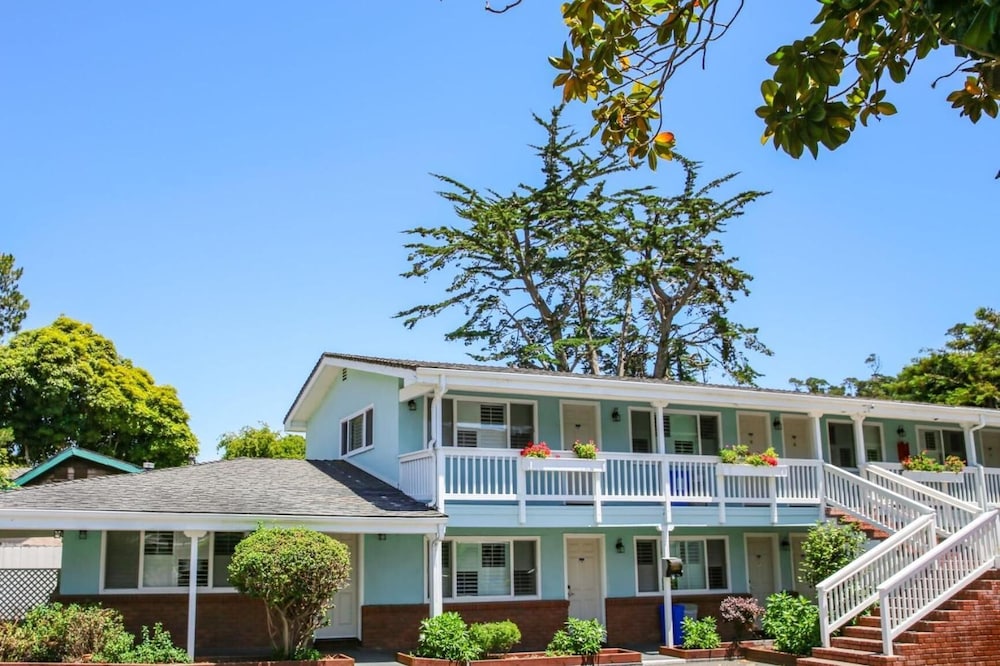 Bluebird Inn 5/53