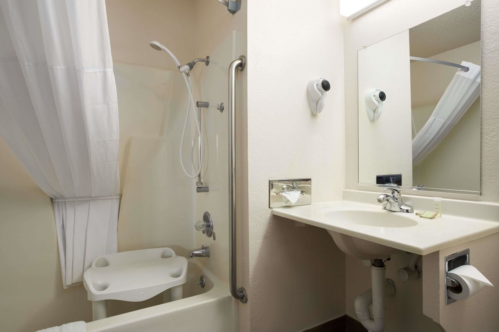 Super 8 by Wyndham Las Vegas 26/26