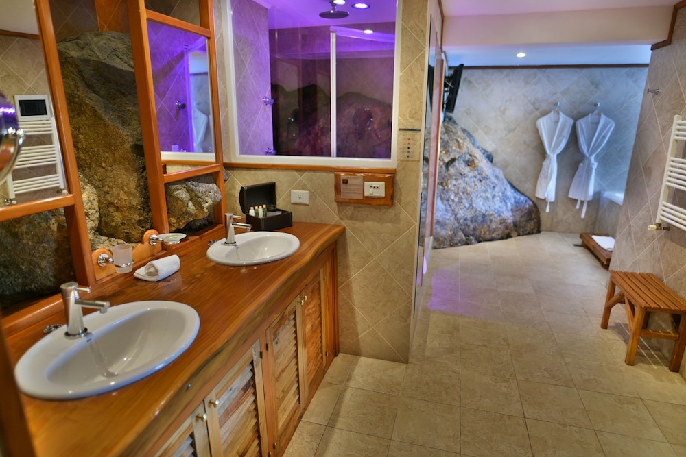 Charming Luxury Lodge and Private Spa 71/74