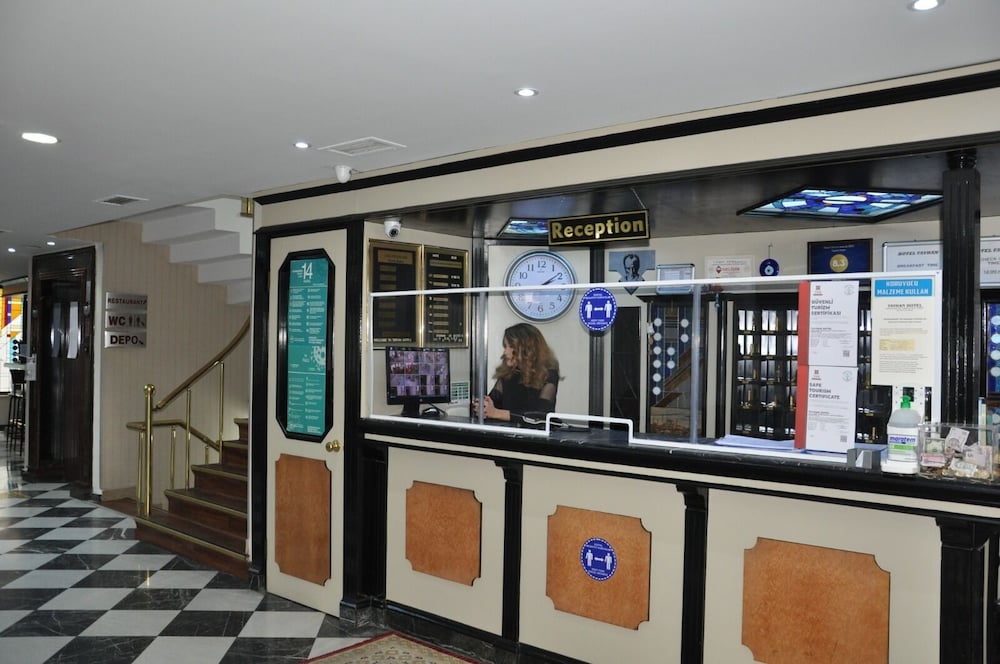 Lobby at Tayhan Hotel, ISTANBUL
