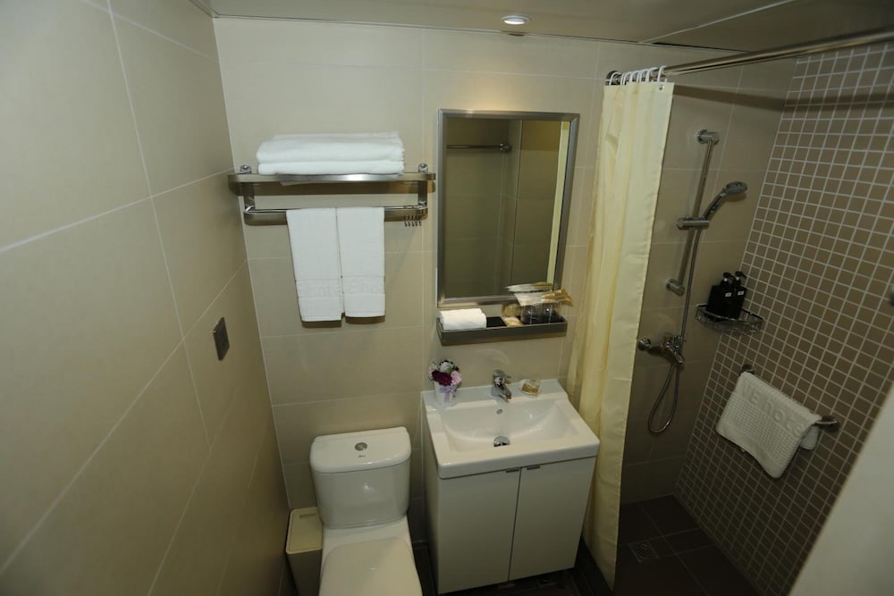 WE Hotel 25/25