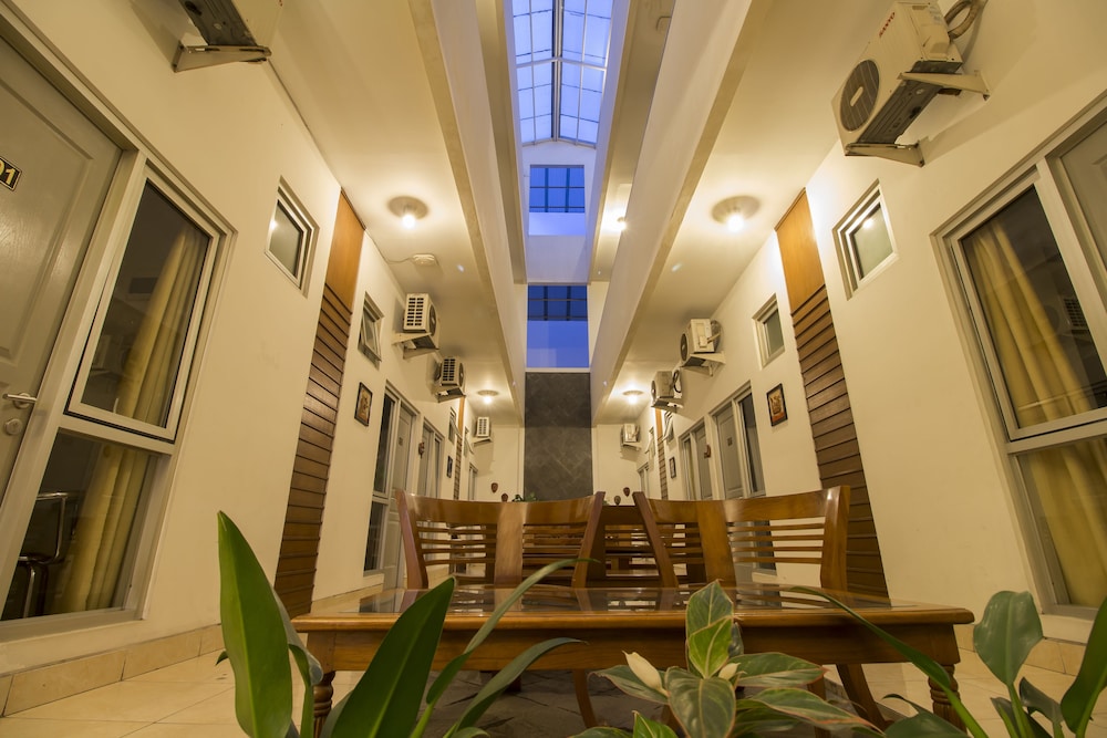 Hotel Poncowinatan - Tugu 20/21