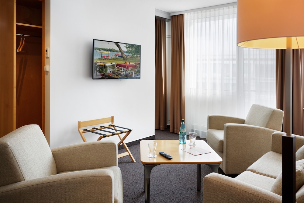 KONGRESSHOTEL POTSDAM AM TEMPLINER SEE 44/66