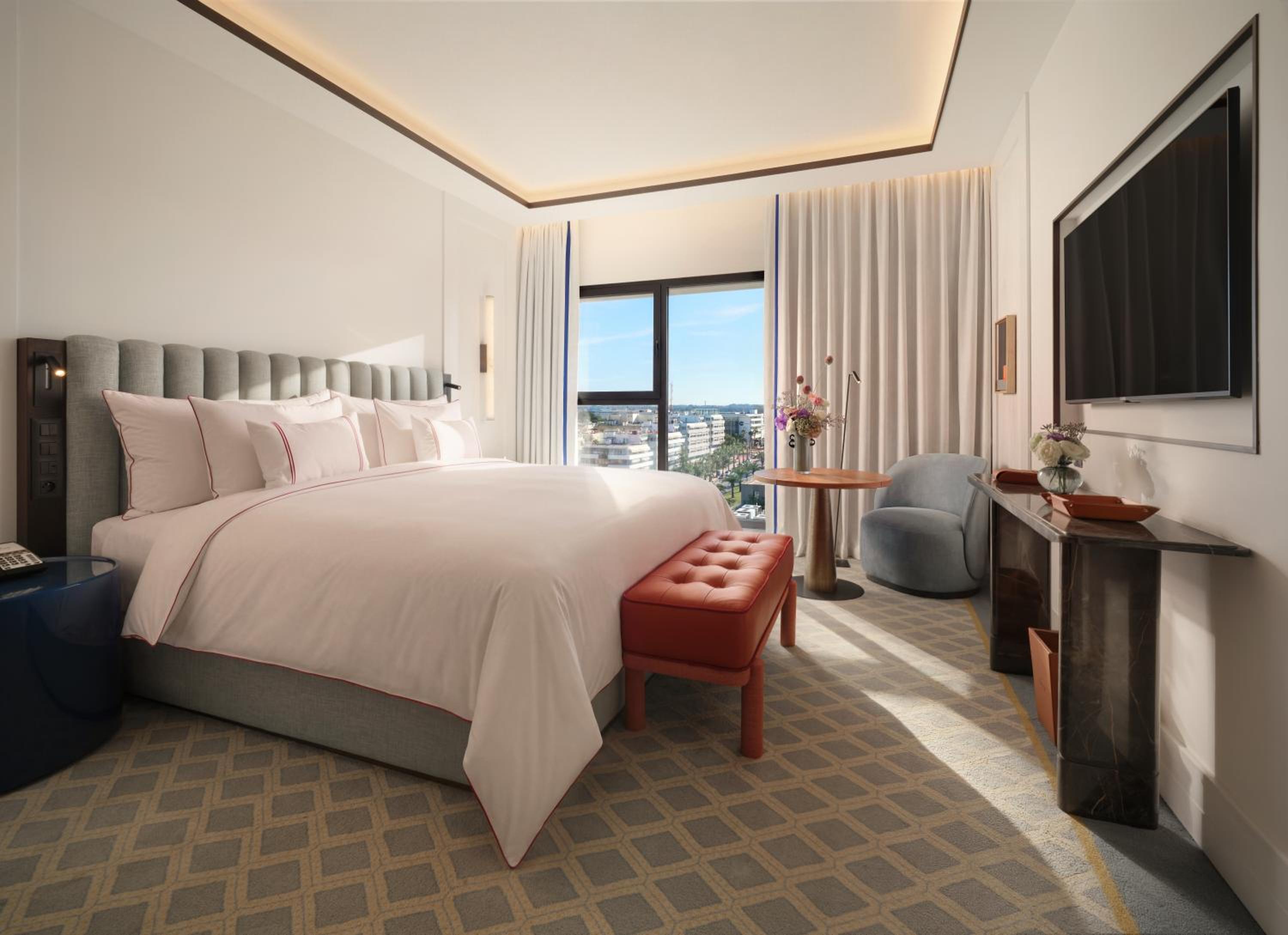 Skyline, King Bed, Queen Bed