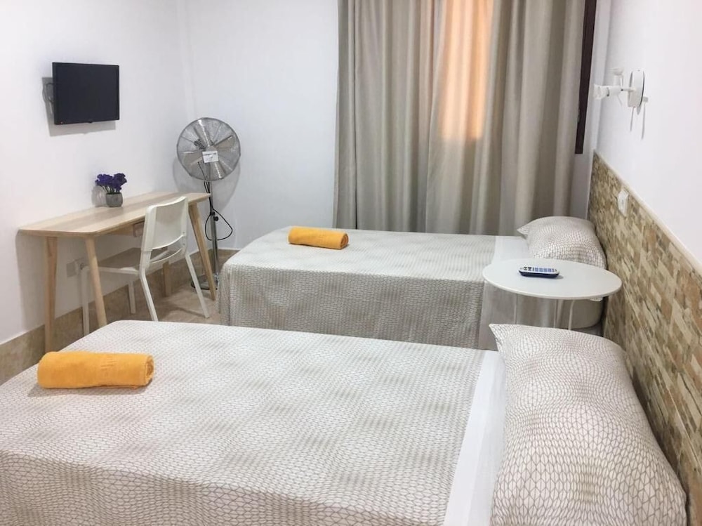 Residencia Cardona 38/57