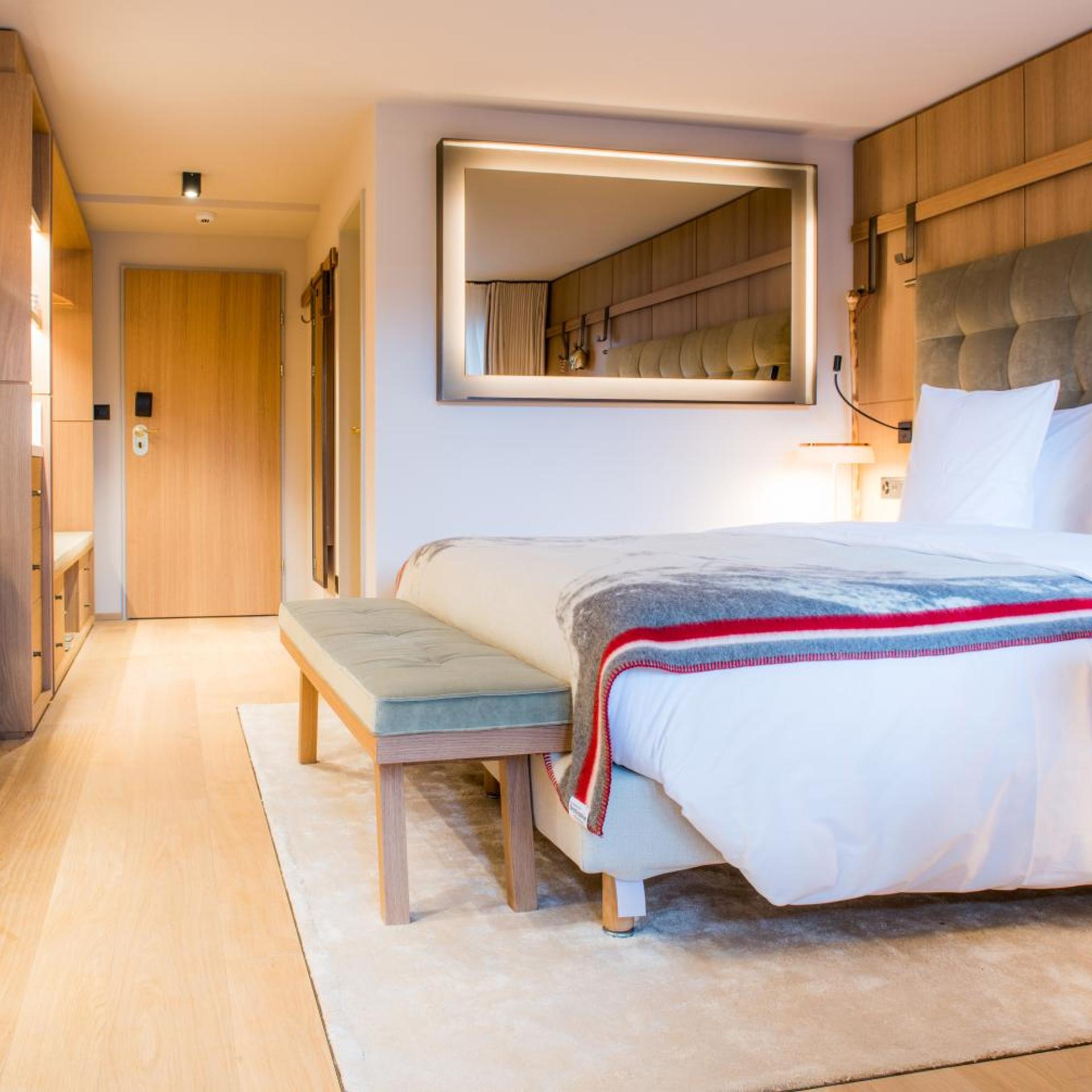 Room, Double Bed, Partial Mountain View