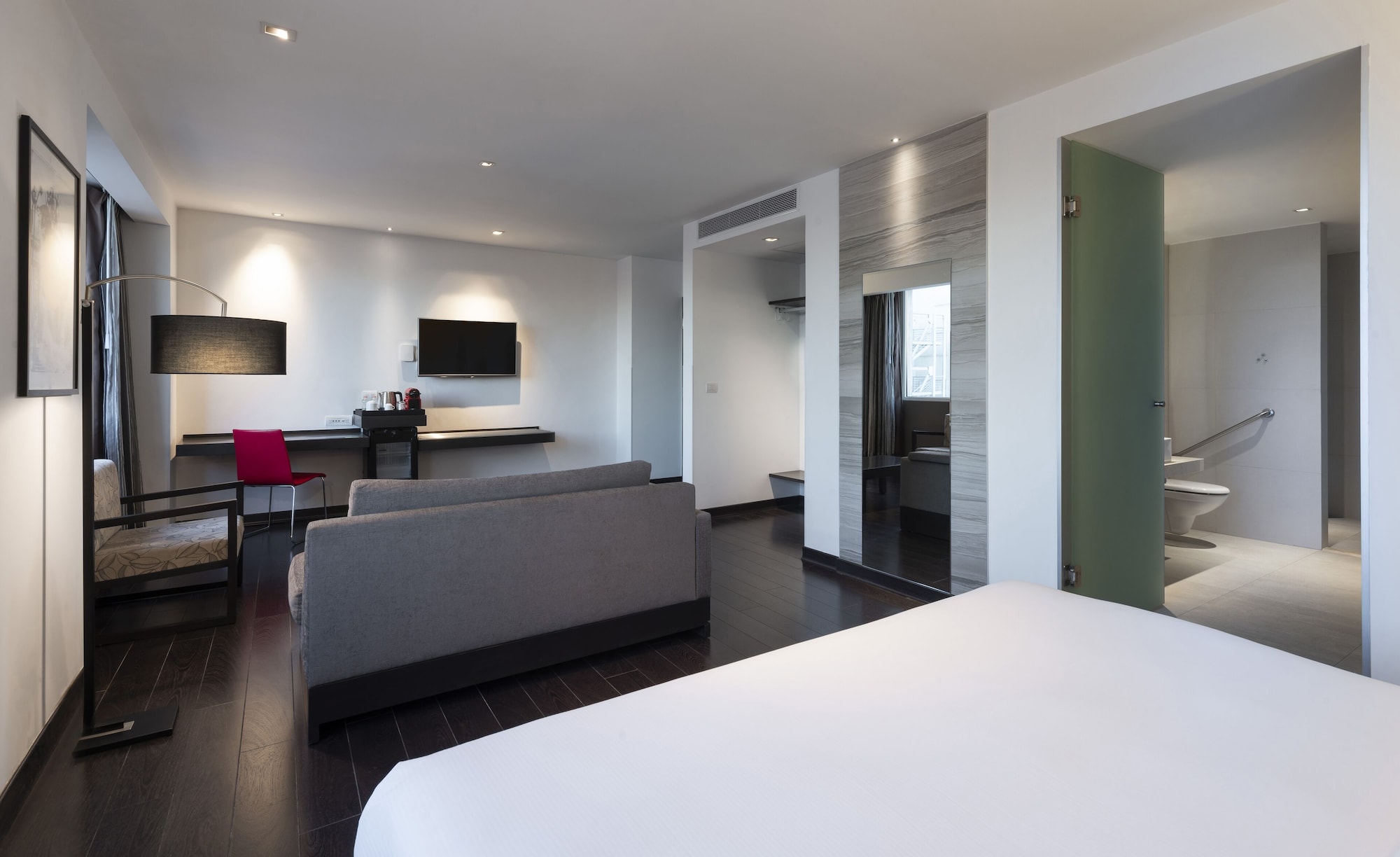 JUNIOR SUITE, KING BED