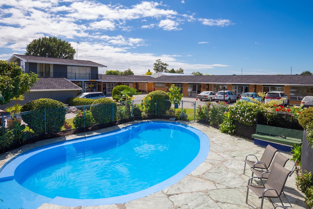 Middle Park Motel 62/63