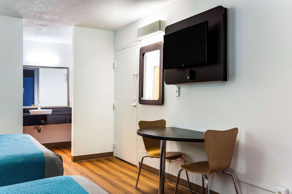 Studio 6 Extended Stay - Lagrange, GA 38/50