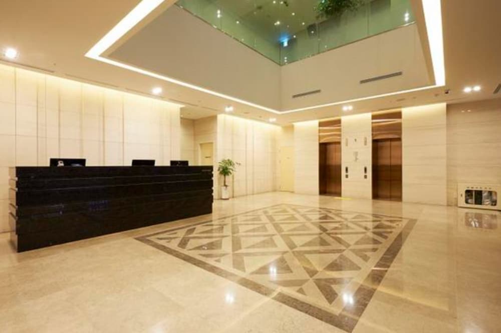 Days Hotel by Wyndham Seoul Myeongdong 11/56
