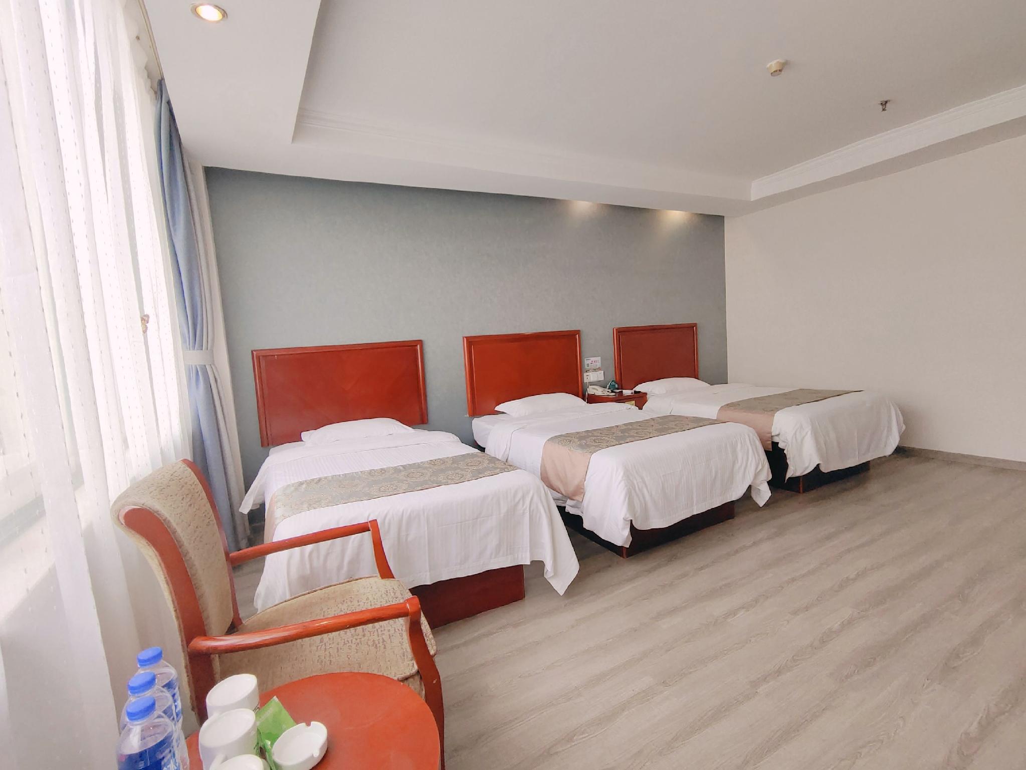 ROOM, TRIPLE